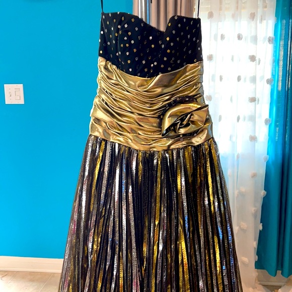 Prom or Ballgown - Picture 3 of 9